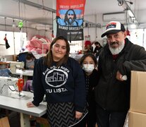 Silvia Cano, coordinadora del polo textil, su hija Abril y Fabián Olivetto.  (Fuente: Enrique García Medina) (Fuente: Enrique García Medina) (Fuente: Enrique García Medina)