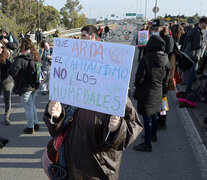 Los jóvenes manifestantes cortaron el tránsito durante la tarde. (Fuente: Sebastián Granata) (Fuente: Sebastián Granata) (Fuente: Sebastián Granata)