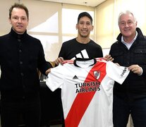 Aliendro firmó el contrato con el presidente Brito y el vice Patanian (Fuente: Prensa River) (Fuente: Prensa River) (Fuente: Prensa River)