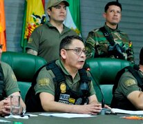 El comandante de la policía, general Jhonny Aguilera, explicando la investigación. (Fuente: Diario La Razón, Santa Cruz, Bolivia) (Fuente: Diario La Razón, Santa Cruz, Bolivia) (Fuente: Diario La Razón, Santa Cruz, Bolivia)