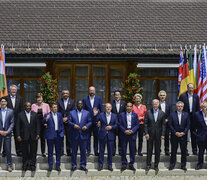 La foto de familia de los líderes mundiales en G7 (Fuente: EFE) (Fuente: EFE) (Fuente: EFE)