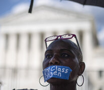 &amp;quot;Ciudadana de segunda clase&amp;quot;, dice la mordaza sobre la cara de una mujer negra frente al Capitolio de los Estados Unidos, el viernes pasado. (Fuente: AFP) (Fuente: AFP) (Fuente: AFP)