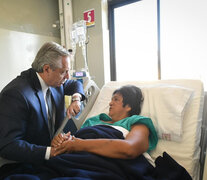 Alberto Fernández visitó a Milagro Sala en la clínica donde está internada.