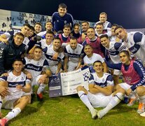 El equipo de Pipo Gorosito muestra orgulloso su pasaje a octavos. (Fuente: NA) (Fuente: NA) (Fuente: NA)