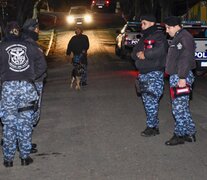 La zona perimetrada por la policía de San Luis, anoche, en el lugar donde el denunciante supuestamente depositó el cadáver de Guadalupe. (Fuente: Télam) (Fuente: Télam) (Fuente: Télam)