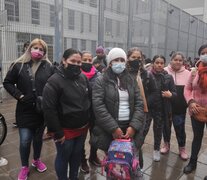 Madres y docentes reclaman contra la violencia de la directora en la Banderita (Fuente: Sandra Cartasso) (Fuente: Sandra Cartasso) (Fuente: Sandra Cartasso)