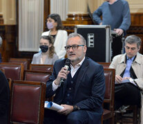 El senador Lewandowski en su consulta a Andalaf Casiello.