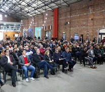 Intendentes y presidentes comunales en el encuentro de ayer en Santa Fe.