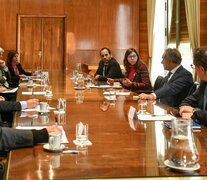 A la derecha, Pollera, Batakis, Scioli y Pesce, en la reunión con alimenticias.