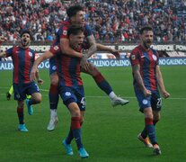 El festejo loco de San Lorenzo, por un triunfo con el corazón (Fuente: Julio Martín Mancini) (Fuente: Julio Martín Mancini) (Fuente: Julio Martín Mancini)