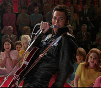 Elvis es interpretado con solvencia por Austin Butler. 