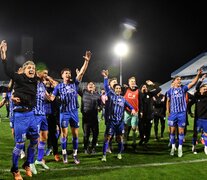 Los jugadores de Godoy en el festejo (Fuente: Télam) (Fuente: Télam) (Fuente: Télam)