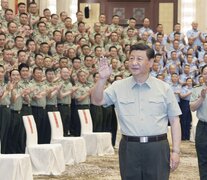 Xi saluda a oficiales militares y tropas estacionadas en la región autónoma uygur de Xinjiang, (Fuente: Xinhua) (Fuente: Xinhua) (Fuente: Xinhua)