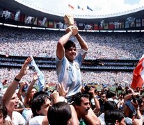 Maradona con la Copa del Mundo ganada en México 86. (Fuente: AFP) (Fuente: AFP) (Fuente: AFP)