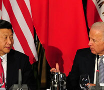 El presidente de China, Xi Jinping, y el presidente de Estados Unidos, Joe Biden, en una diálogo tenso sobre la hegemonia global.