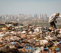 Buscando en la basura del masivo basural a cielo abierto de Brasilia, O Lixao. (Fuente: AFP) (Fuente: AFP) (Fuente: AFP)
