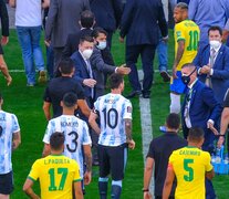 El momento de la suspensión del partido por las Eliminatorias en San Pablo. (Fuente: Fotobaires) (Fuente: Fotobaires) (Fuente: Fotobaires)