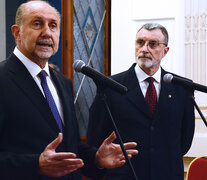 Perotti en el acto junto al flamante ministro de Seguridad Rubén Rimoldi,