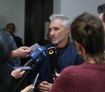 Nicolás Pachelo habla con la prensa en un intermedio del juicio en San Isidro. (Fuente: NA) (Fuente: NA) (Fuente: NA)