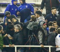 Agresión a hinchas de Talleres detectados en la platea de Vélez. (Fuente: Fotobaires) (Fuente: Fotobaires) (Fuente: Fotobaires)