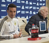 Lionel Scaloni, el DT, y César Luis Menotti, director de selecciones de la AFA (Fuente: NA) (Fuente: NA) (Fuente: NA)