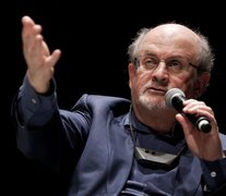 Salman Rushdie sobre su condena a muerte y el destino de &amp;quot;Los versos satánicos&amp;quot;. (Fuente: AFP) (Fuente: AFP) (Fuente: AFP)