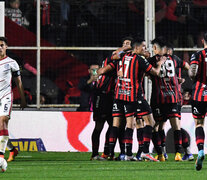 Los jugadores de Patronato a puro festejo (Fuente: Fotobaires) (Fuente: Fotobaires) (Fuente: Fotobaires)