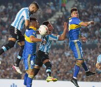 El juego aéreo durante el duelo en Avellaneda (Fuente: NA) (Fuente: NA) (Fuente: NA)