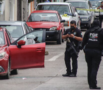 Policíasmexicanos investigan el asesinatode Román. (Fuente: AFP) (Fuente: AFP) (Fuente: AFP)