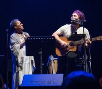 Baca y Barrionuevo cantaron &amp;quot;Yo vengo a ofrecer mi corazón&amp;quot;, de Fito Páez. (Fuente: Ximena Álvarez Heduan) (Fuente: Ximena Álvarez Heduan) (Fuente: Ximena Álvarez Heduan)