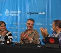 Gabriel Gersbach, en el centro durante el acto de reconocimiento. (Fuente: Télam) (Fuente: Télam) (Fuente: Télam)