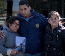 Los familiares de Maximiliano ayer en el Centro de Justicia Penal.