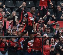 Reasco celebra el segundo gol, zapatazo desde 40 metros. (Fuente: Sebastián Granata) (Fuente: Sebastián Granata) (Fuente: Sebastián Granata)