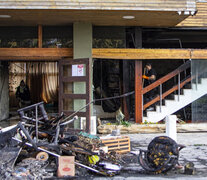 Nueve personas siguen en terapia intensiva tras el incendio en el edificio Bariloche Center. Imagen: Télam