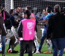 Arias ya hizo los gestos a la hinchada, los jugadores de Platense buscan revancha (Fuente: Télam) (Fuente: Télam) (Fuente: Télam)