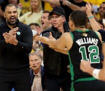 Ime Udoka da indicaciones durante uno de los partidos de las Finales de la NBA 2022 (Fuente: AFP) (Fuente: AFP) (Fuente: AFP)