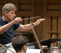 Jan Latham-Koenig estará al frente de la Orquesta Estable del Colón.