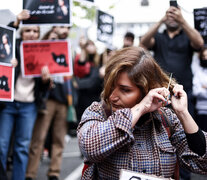 Cortarse el pelo públicamente, una forma potente de protesta por el asesinato de Mahsa Amini y contra el gobierno de los patriarcas. (Fuente: AFP) (Fuente: AFP) (Fuente: AFP)