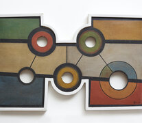 &amp;quot;Coronas 5&amp;quot;, 1948, óleo de Arden Quin, 54,5 x 33 cm. Abajo: Coplanal nº66, 2007, acrílico sobre PVC, de Arden Quin, 165 x 55x 5 cm.