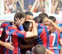 El festejo de San Lorenzo, que encontró un gol rápido y luego lo defendió bien (Fuente: Julio Martín Mancini) (Fuente: Julio Martín Mancini) (Fuente: Julio Martín Mancini)