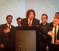 Alejandro Dolina, Martín Fierro de Oro, y el equipo de &amp;quot;La venganza será terrible&amp;quot;.