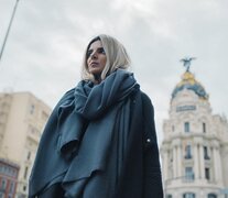 La española Clara Lago protagoniza la serie de diez episodios.