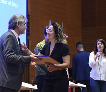  Cecilia Apaldetti recibe su premio. (Fuente: Télam) (Fuente: Télam) (Fuente: Télam)