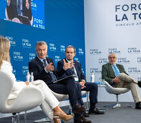 Macri, durante su exposición. La conductora, ante la atónita mirada de los presentes, intentó explicar la frase del exmandatario argentino. (Fuente: Prensa Foro La Toja) (Fuente: Prensa Foro La Toja) (Fuente: Prensa Foro La Toja)