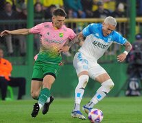 Lucas Souto lucha con Enzo Copetti. Partidazo entre Defensa y Racing (Fuente: Fotobaires) (Fuente: Fotobaires) (Fuente: Fotobaires)