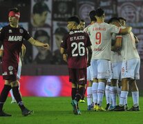 Festeja el Bicho en La Fortaleza, lo lamenta el Granate (Fuente: Fotobaires) (Fuente: Fotobaires) (Fuente: Fotobaires)