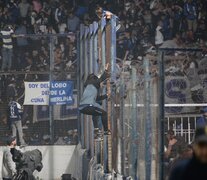 Los policías dispararon más de 400 postas de goma y usaron los gases lacrimógenos sin control. (Fuente: AFP) (Fuente: AFP) (Fuente: AFP)