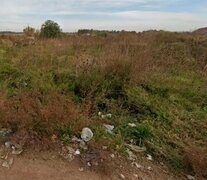 El descampado, en Mariano Acosta, Merlo, donde un vecino encontró al niño quemado.