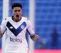 Santiago Castro, de 18 años, festeja con todo el primer gol de Vélez y el segundo de su carrera (Fuente: Fotobaires) (Fuente: Fotobaires) (Fuente: Fotobaires)