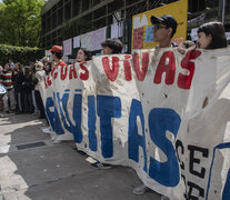 Los alumnos del Lengüitas, durante la toma.  (Fuente: NA) (Fuente: NA) (Fuente: NA)